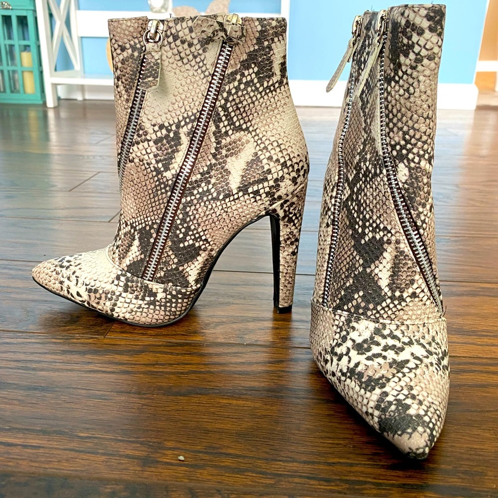 NWT Snakeskin print ankle booties